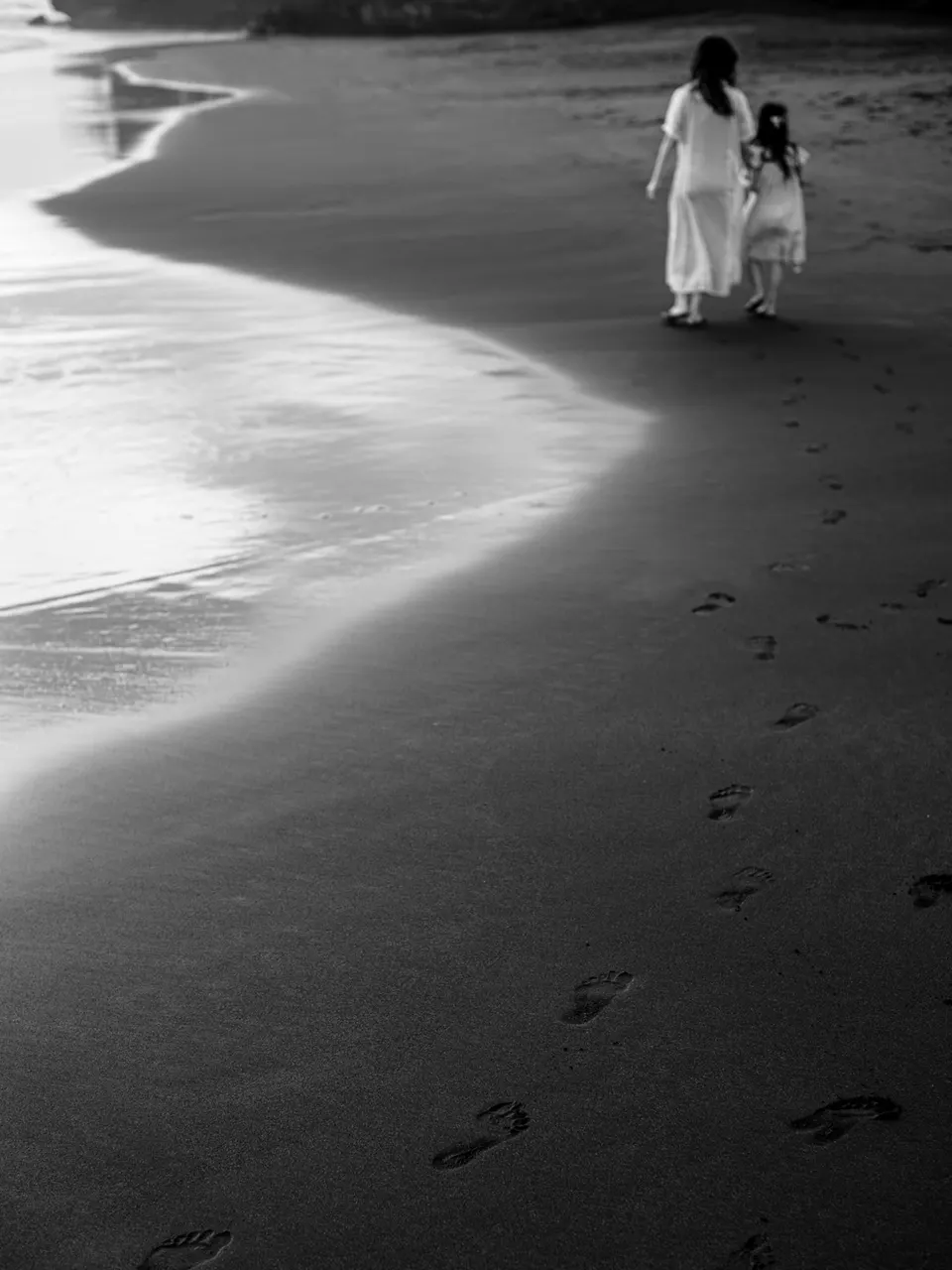 Family portrait on a Bali beach