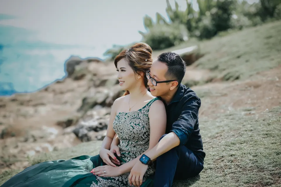 Couple embracing beside the ocean
